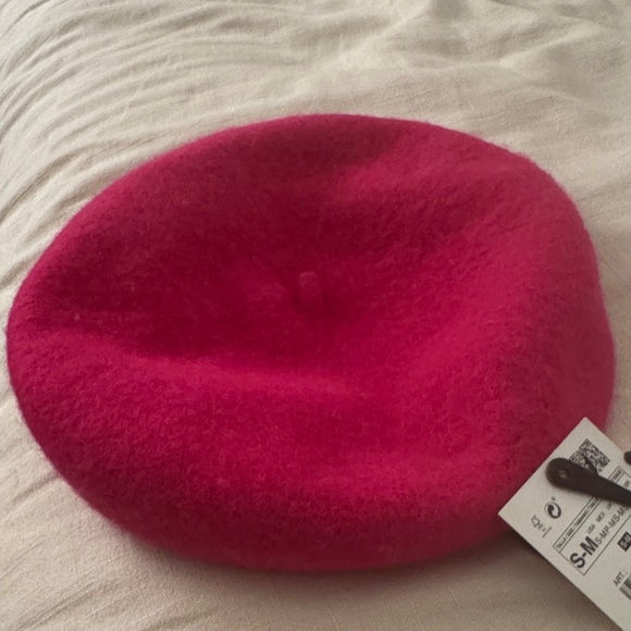Zara Accessories - Zara Vibrant Pink Beret